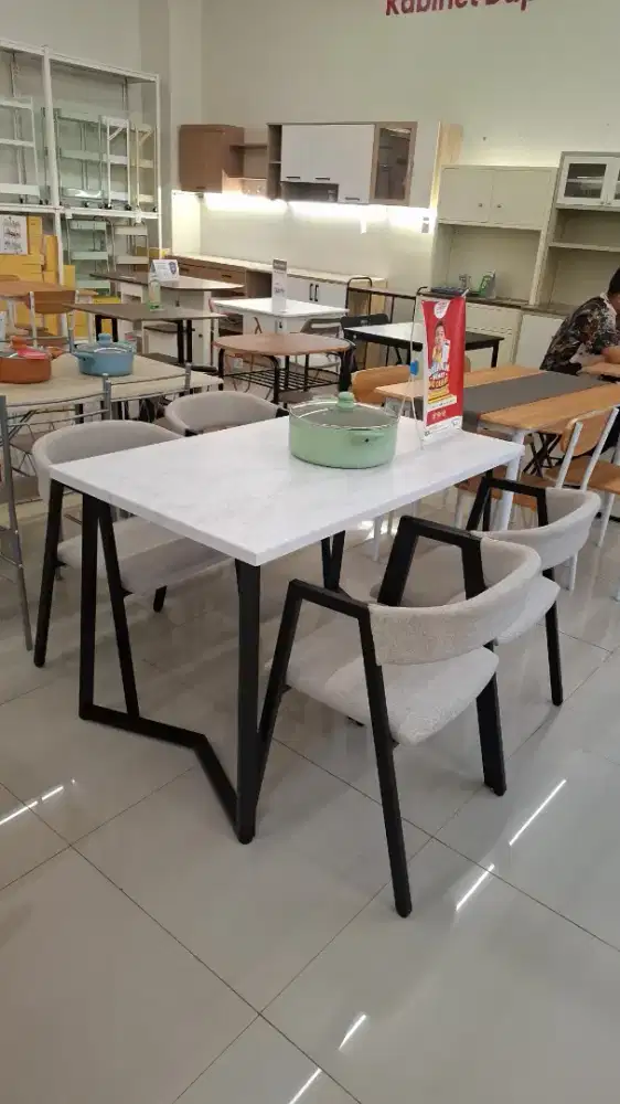 MEJA MAKAN MINIMALIS 2JT BISA CICIL 0%