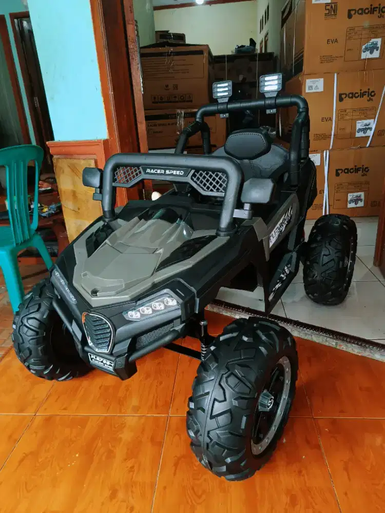 Mobil Aki Remote Anak Ban Karet