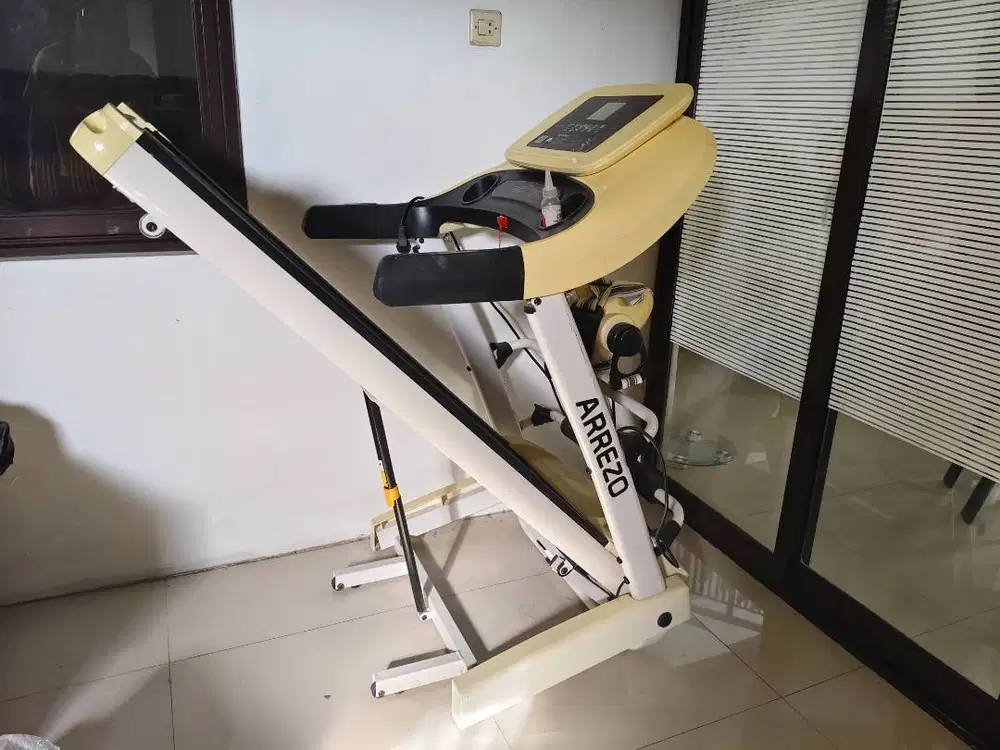 Treadmill iReborn Arrezo M1 Multifungsi - Like New Jarang Pakai Normal