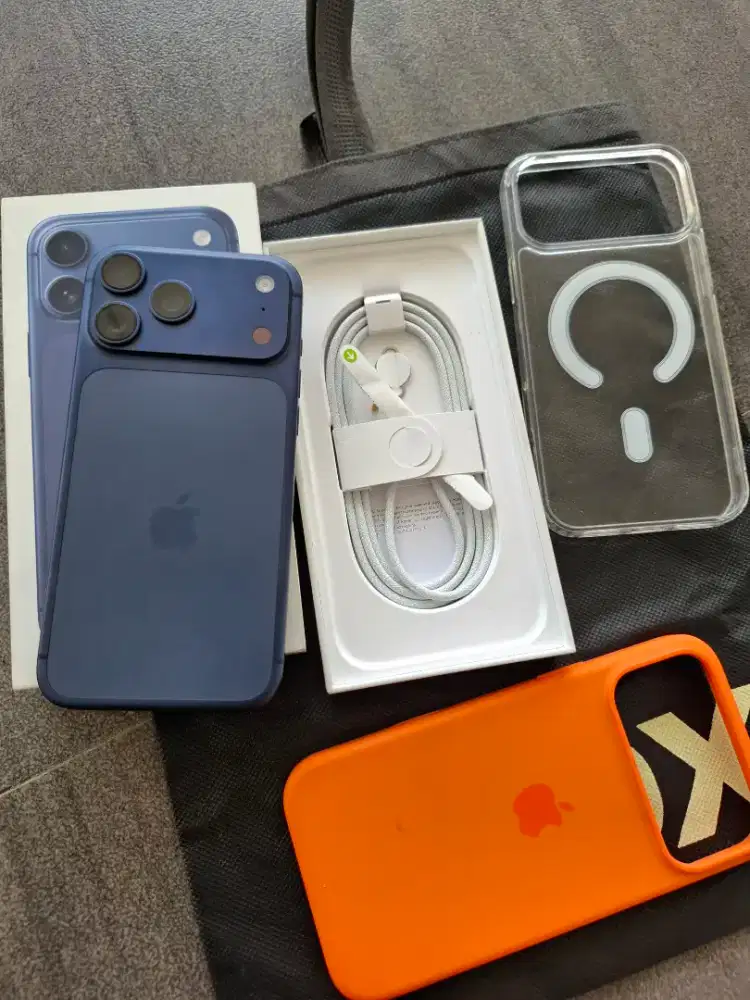 Iphone 17 promax 256 blue titanium ibox