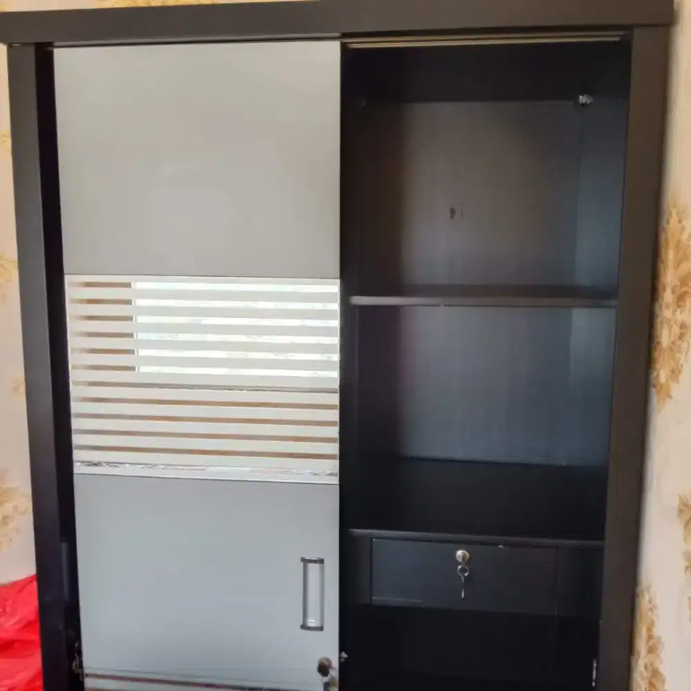 Lemari pakaian 2 pintu