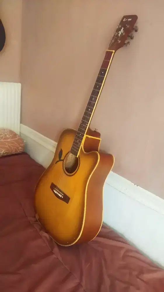 Gitar akustik sudah tanam besi komplit senar jarang main jual saja