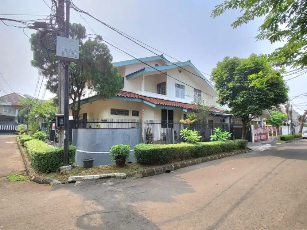 Dijual Rumah Strategis Posisi Hoek Dalam Cluster Dekat Stasiun Sudimara di Sektor 9 Bintaro Tangsel Gb-14589