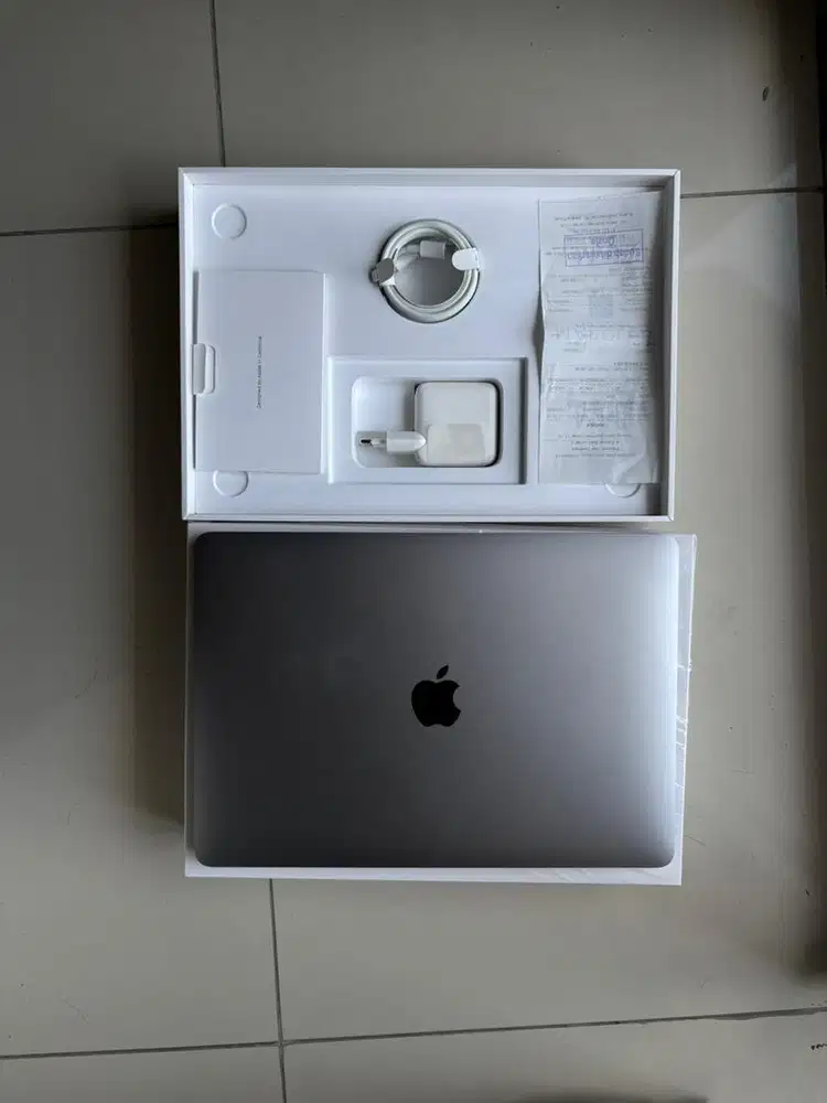 Macbook Air M1 8/256 space gray