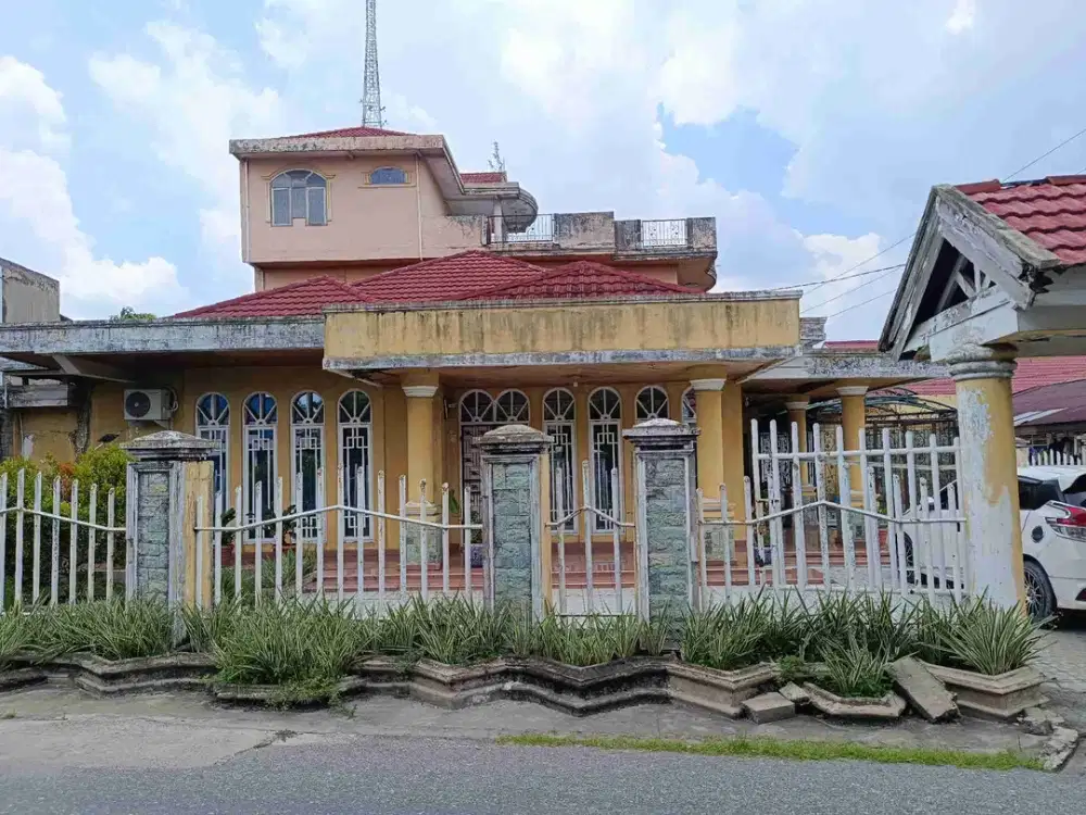 RUMAH MEWAH LAMA DITENGAH KOTA, KOKOH PONDASI SIAP UNTUK 3 LANTAI