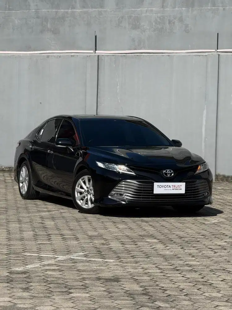Toyota Camry V AT 2019