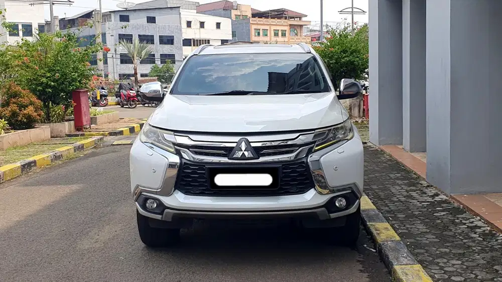 Mitsubishi pajero sport dakar 2018 putih pajak panjang sunroof