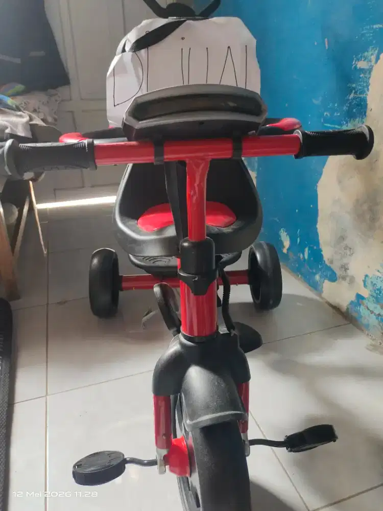 sepeda anak roda tiga