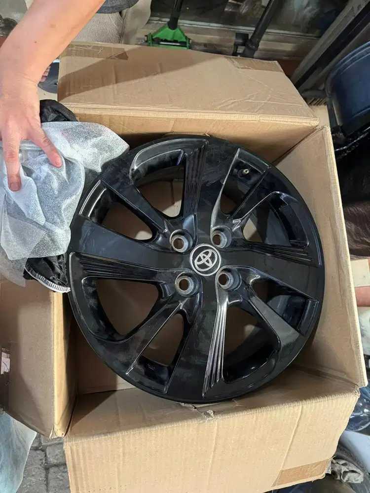 Velg yaris R16 PCD 4x100