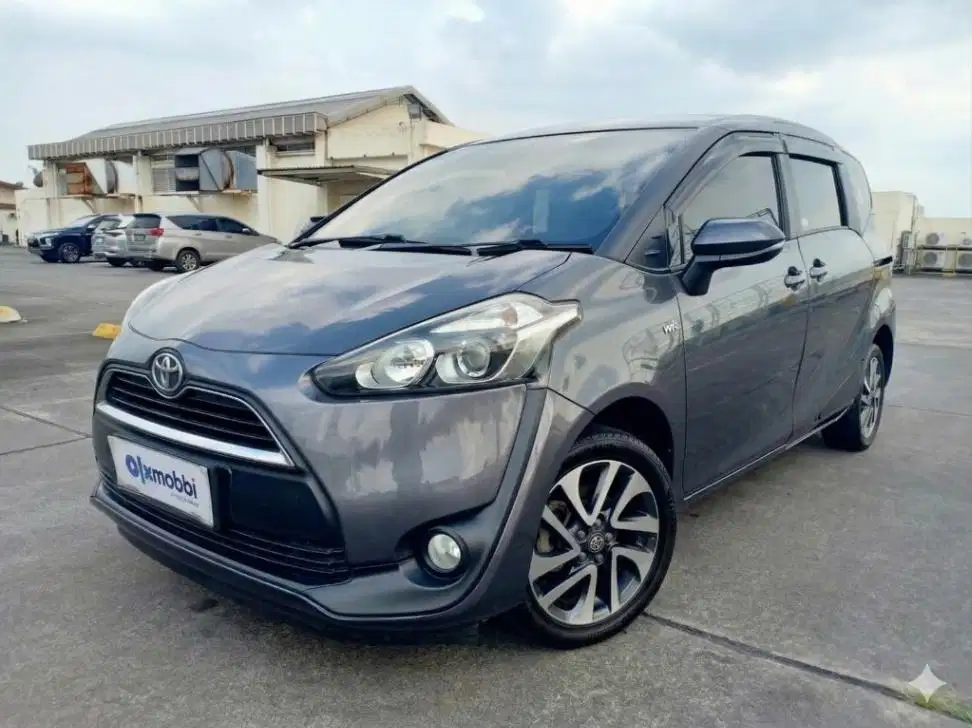 DP MURAH - Toyota Sienta 1.5 V Bensin-MT 2017 Abu-Abu