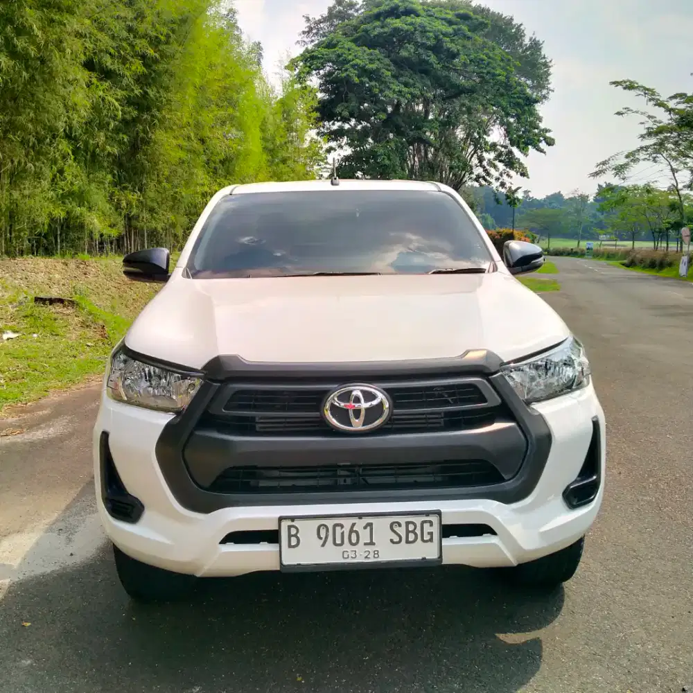 TOYOTA HILUX DC E 2.4 4X4 MT 2023