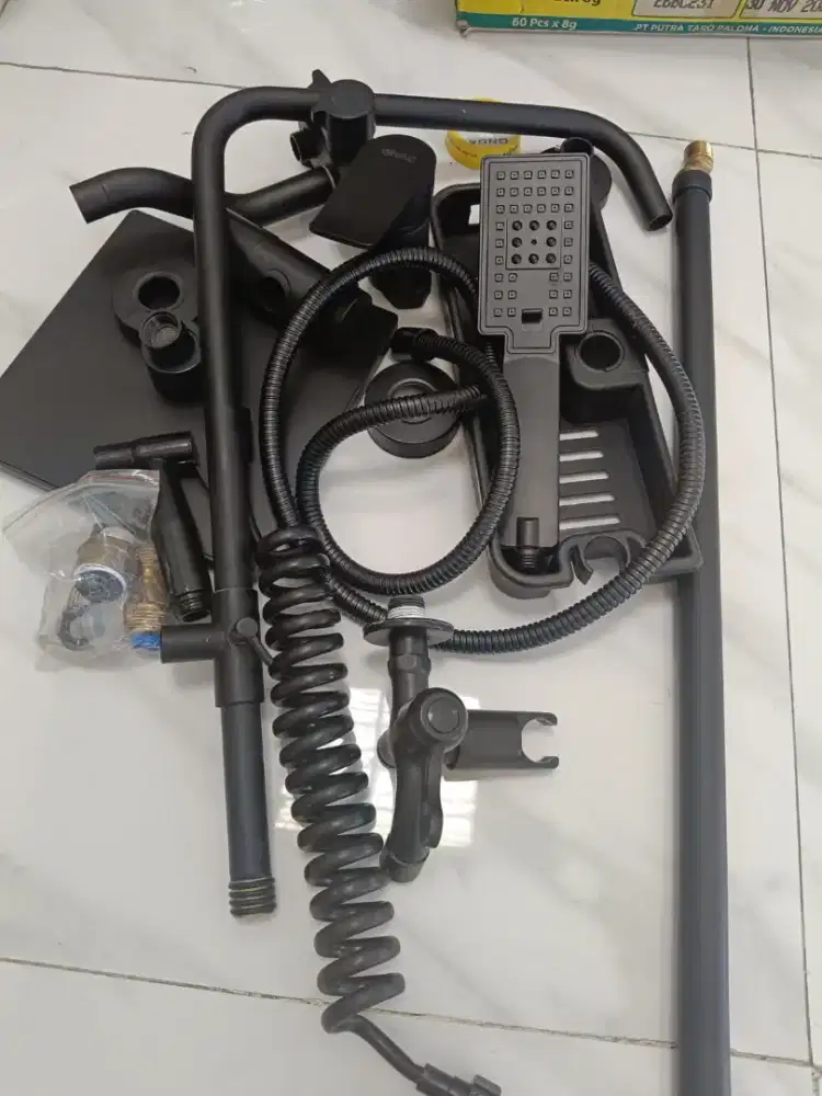 Dijual Shower Kamar Mandi Koyot Model Persegi Hitam Lengkap NEW Murah
