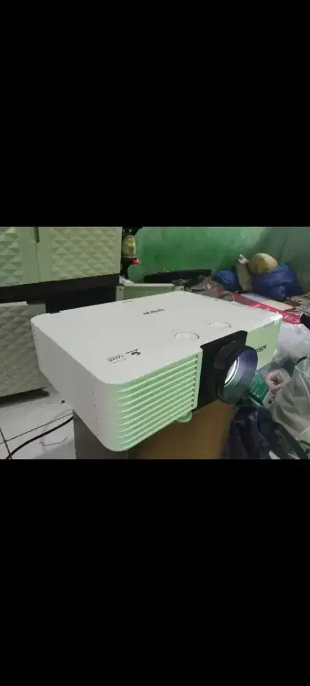 Proyektor Epson tipe EB L610 W
