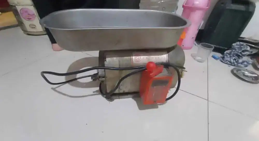 Mesin penggiling daging