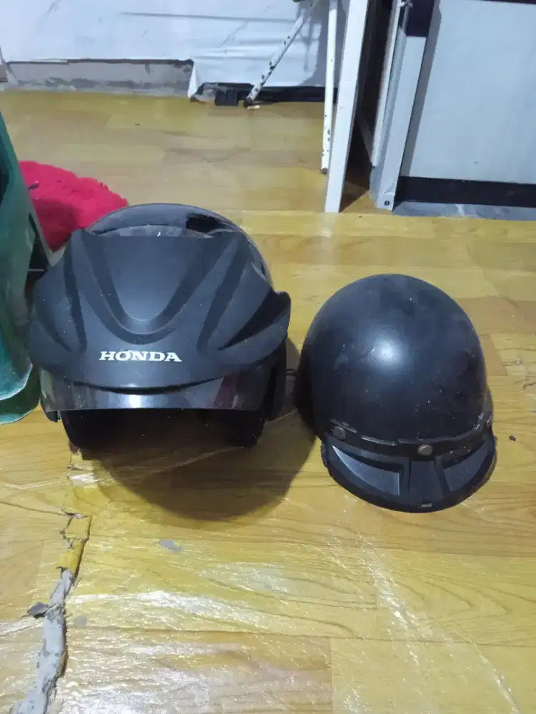 Jual 2 helm 80 rb