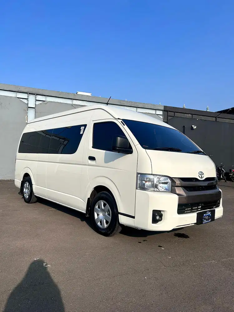 Toyota Hiace commuter M/T 2024 KM ANTIK