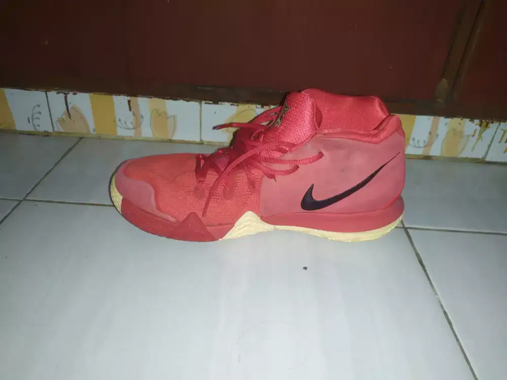 Nike Kyrie 4 Chinese New Year (2018).Size 42/43. ORIGINAL 100%