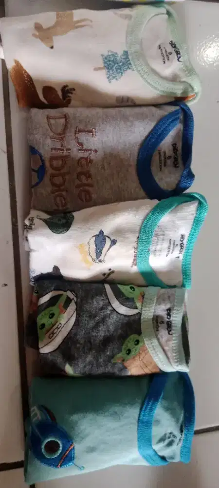 Baju dan mainan bayi