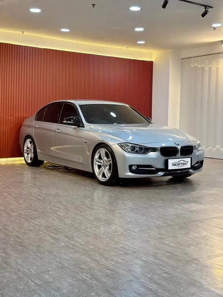 BMW 320i Sport F30 2015, Silver Metalik