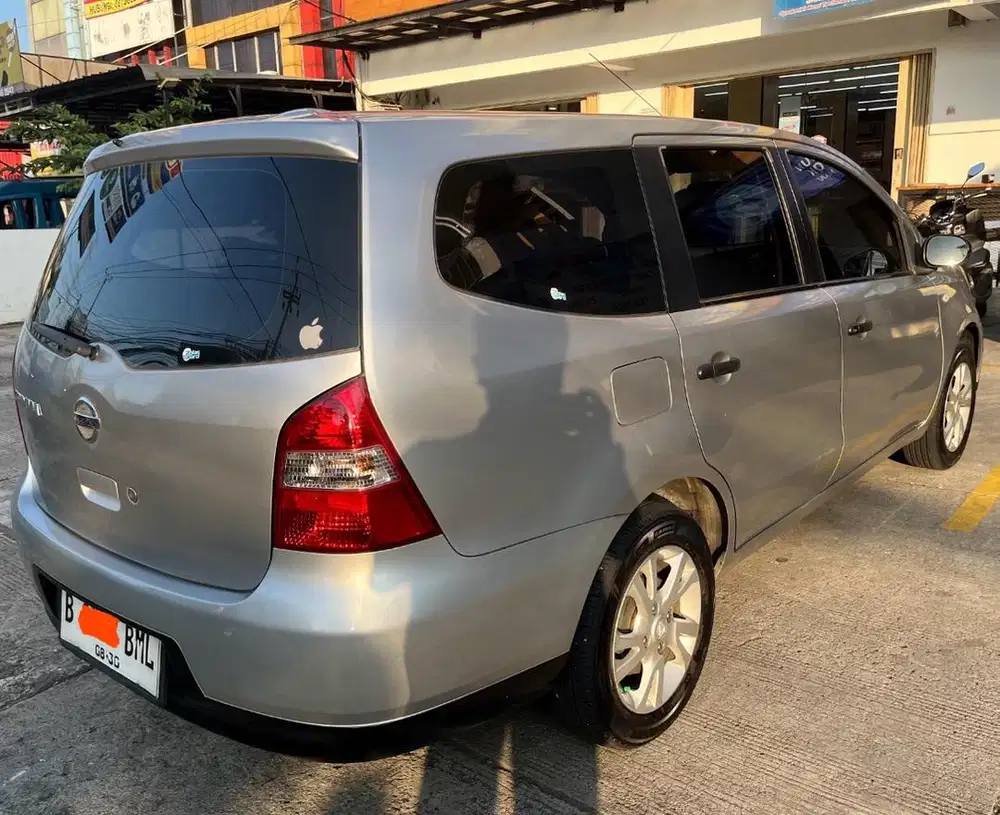 Nissan Grand Livina SV Matic  2011