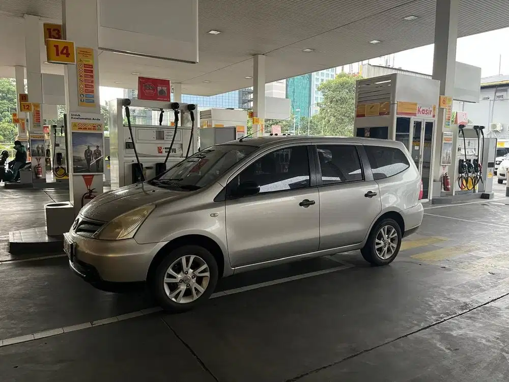 Nissan Grand Livina SV Matic  2011