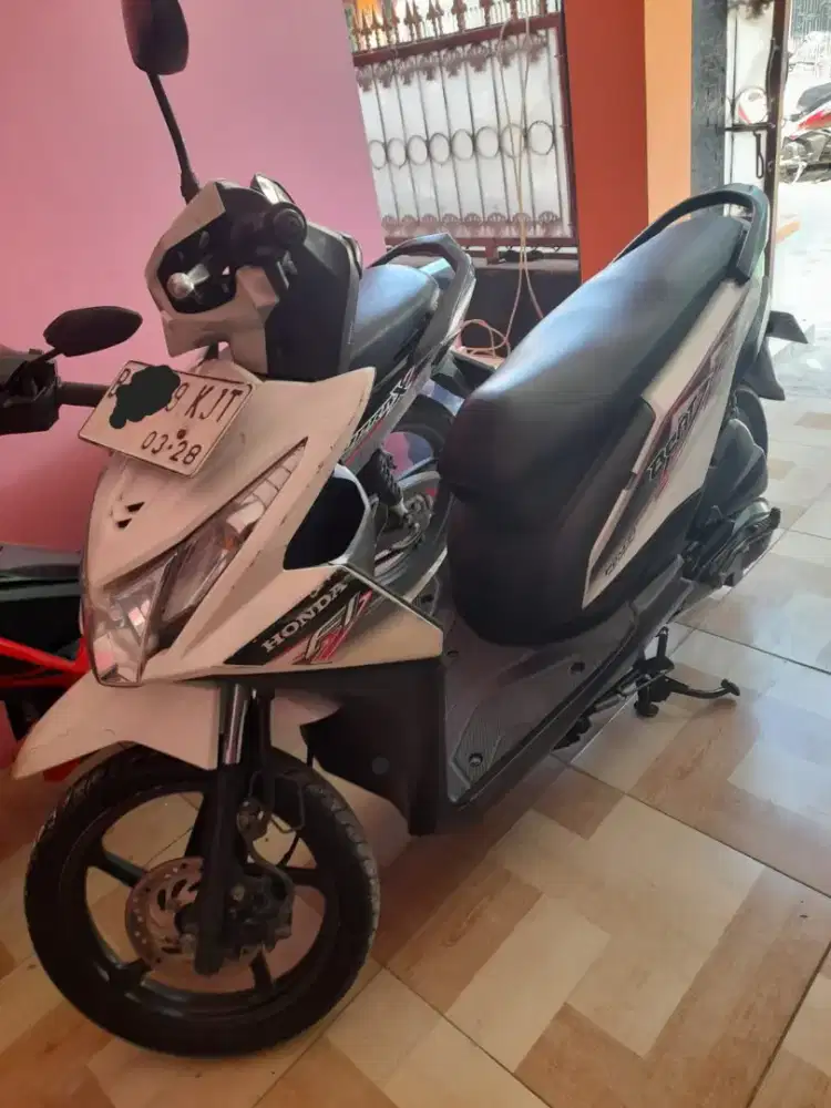 DIJUAL MOTOR HONDA BEAT 2013 INJEKSI PUTIH BEKAS