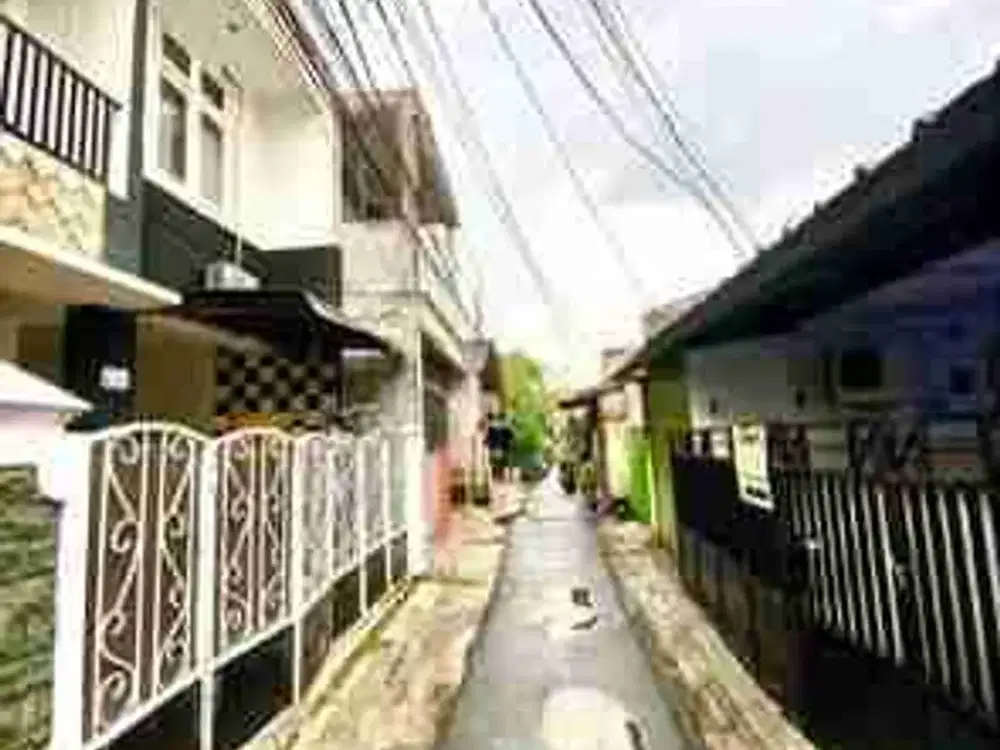 rumah scond 4 kamar tidur akses mobil di kampung tengah Kramat jati
