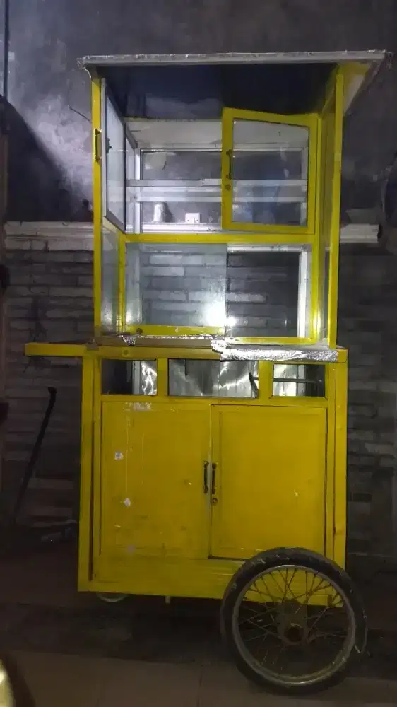Rombong jualan bahan besi holow