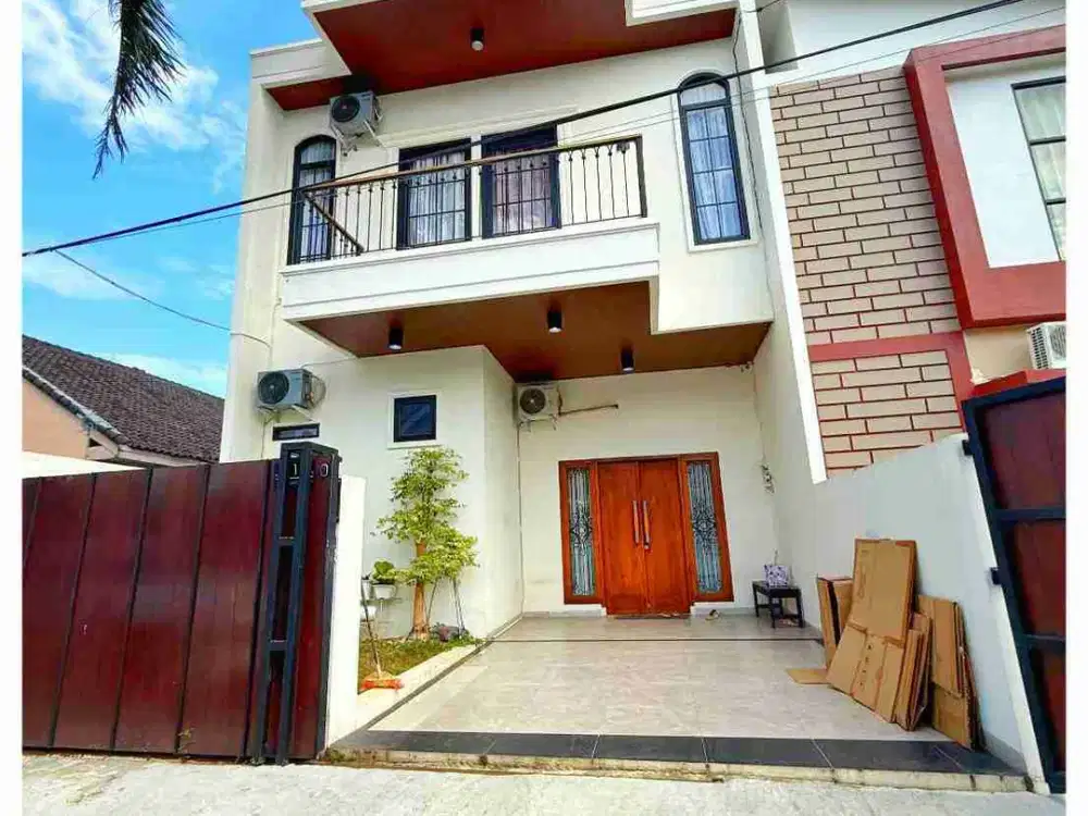 DIJUAL SECEPATNYA RUMAH MEWAH 2 LANTAI DIKEDAMAIAN, BANDAR LAMPUNG