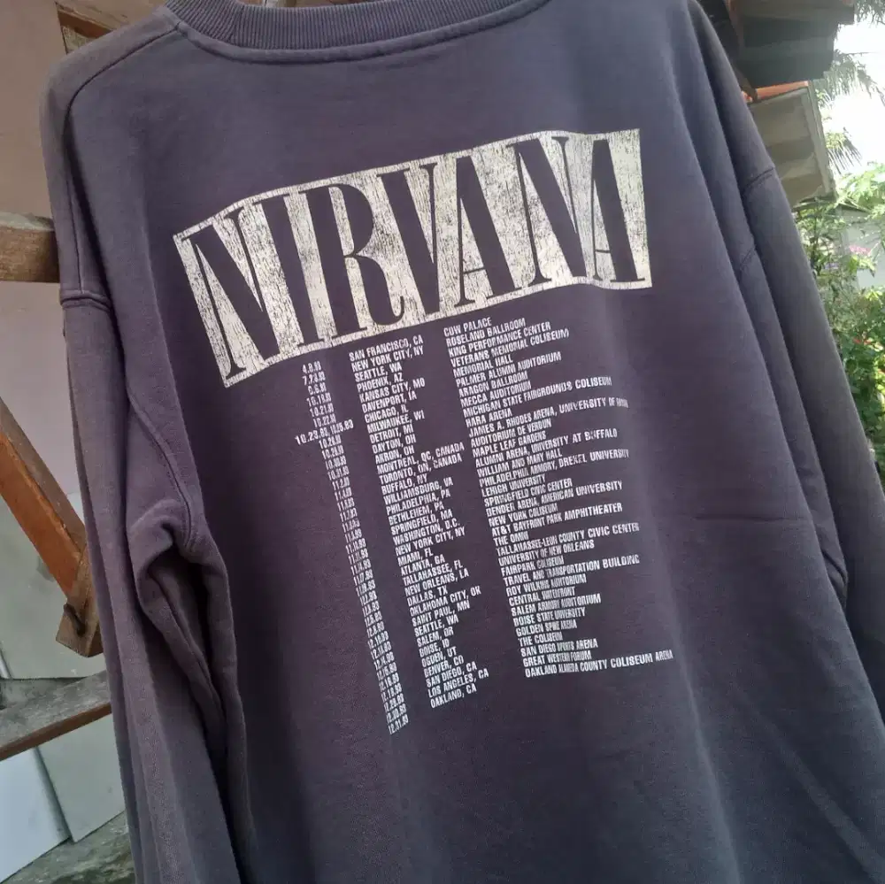 Vintage NIRVANA TOUR 1993 FIT SIZE M CREWNECK SWEATER