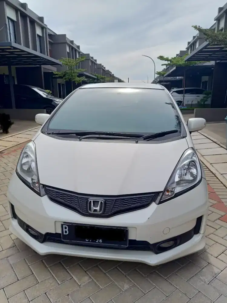 Honda Jazz GE8 1,5 RS A/T Putih 2011