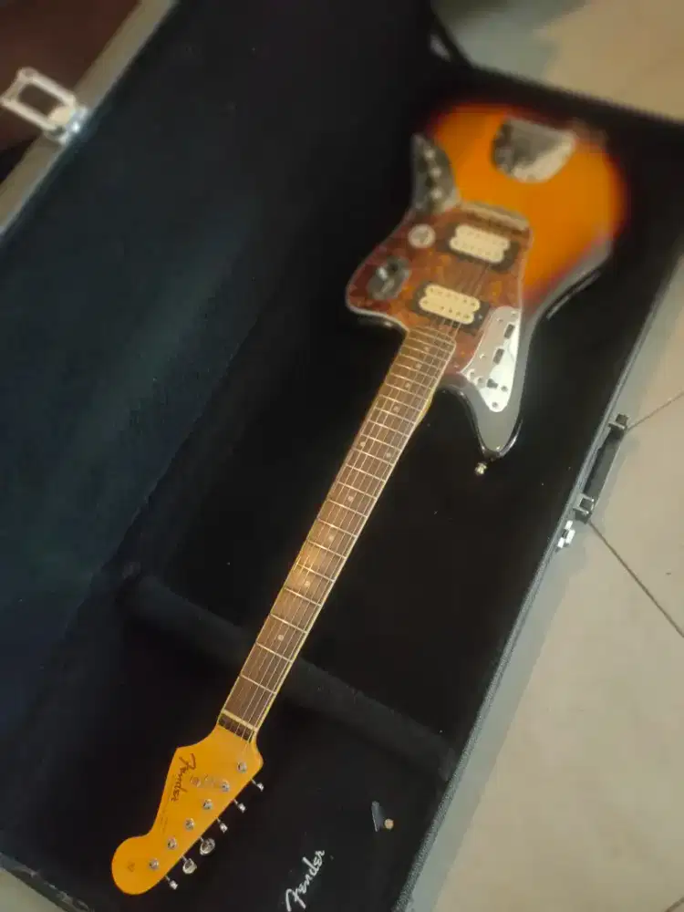 Gitar fender jaguar kurt cobain replika kastem dengan hardcase
