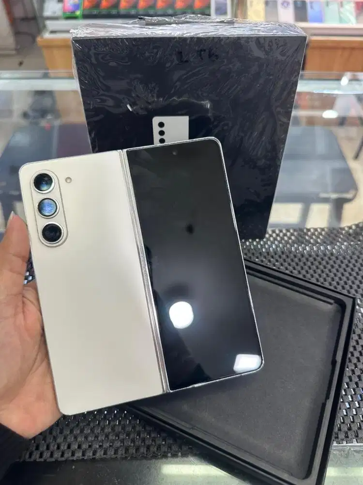 Samsung Galaxy Z Fold 5 12/1TB Cream Ex Garansi Resmi sein