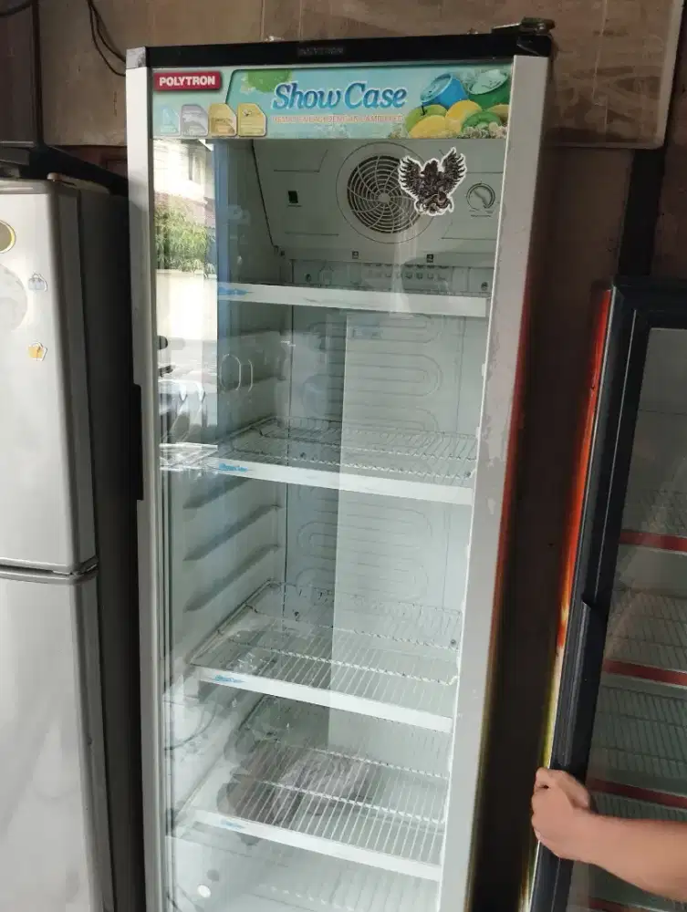 Kulkas swowcese merk Politron