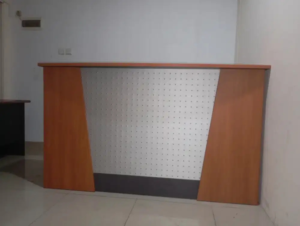 Meja Receptionist