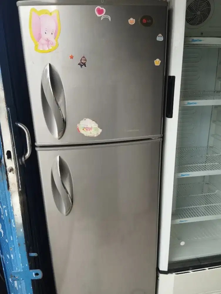 Kulkas 2 pintu merk lg