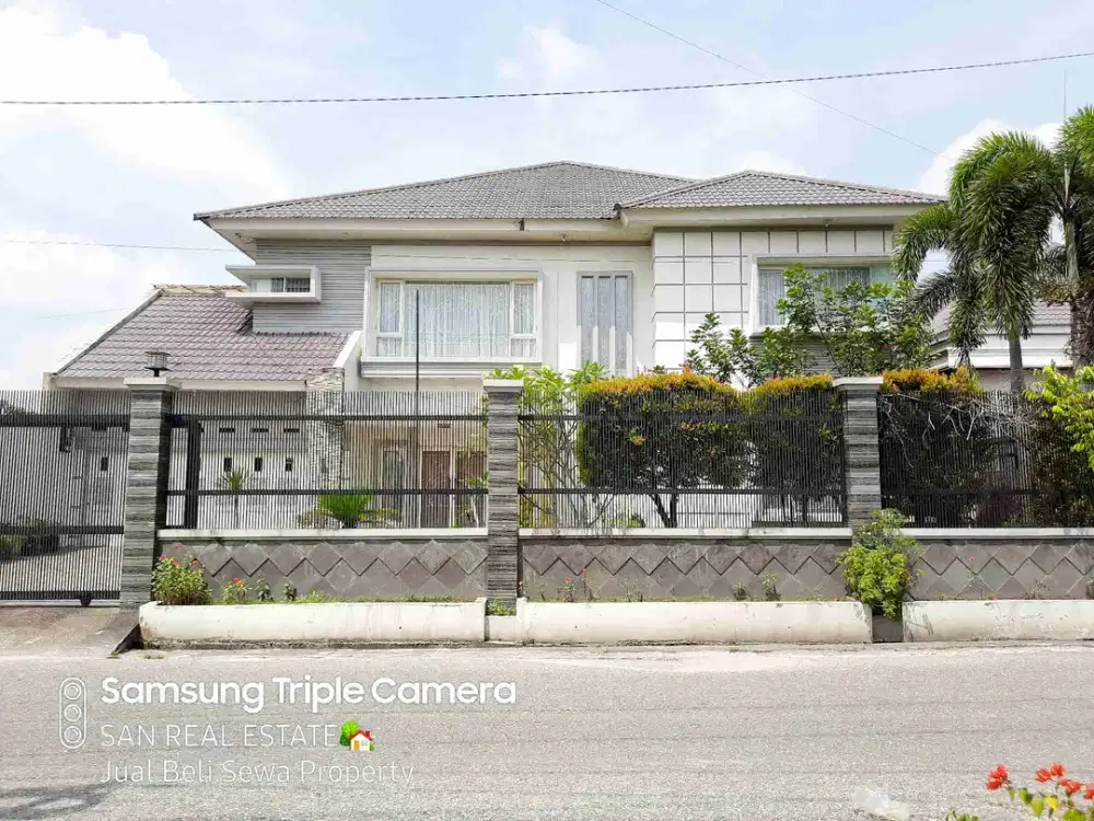 RUMAH MEWAH ELIT FULL FURNISHED LUX! DIJANTUNG KOTA DEKAT KE BANDARA