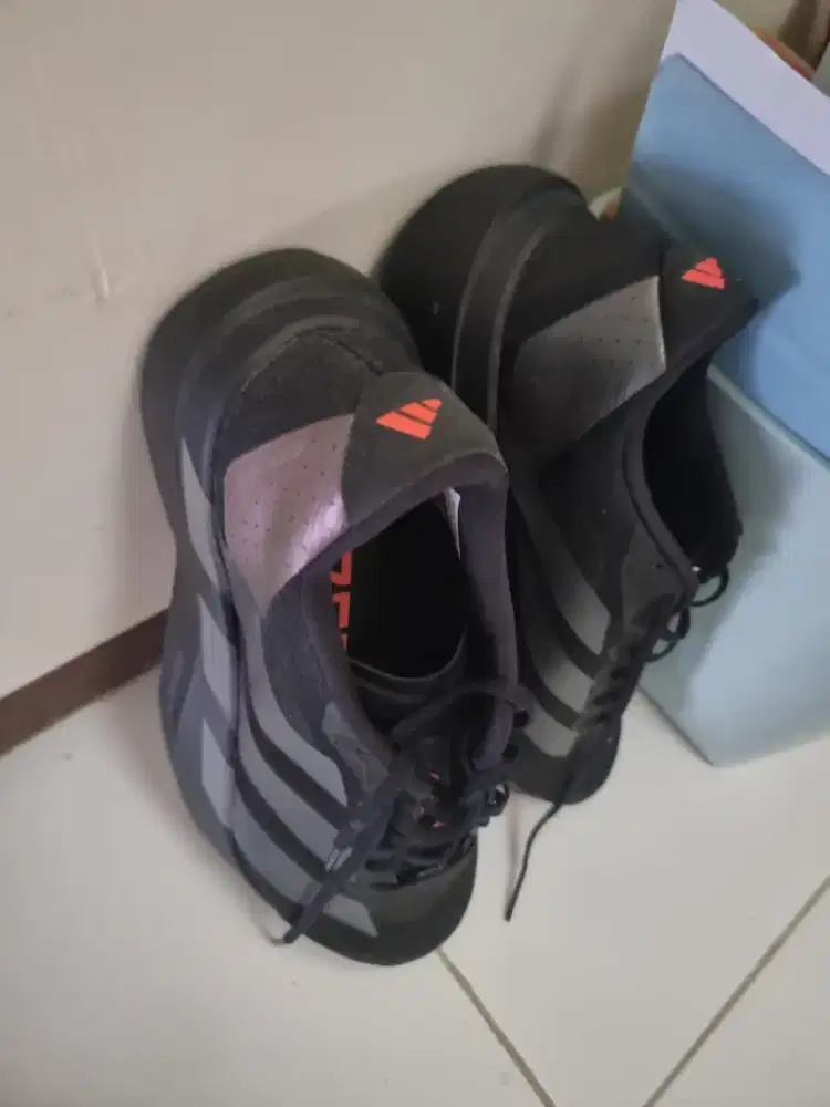 Sepatu adidas adizero