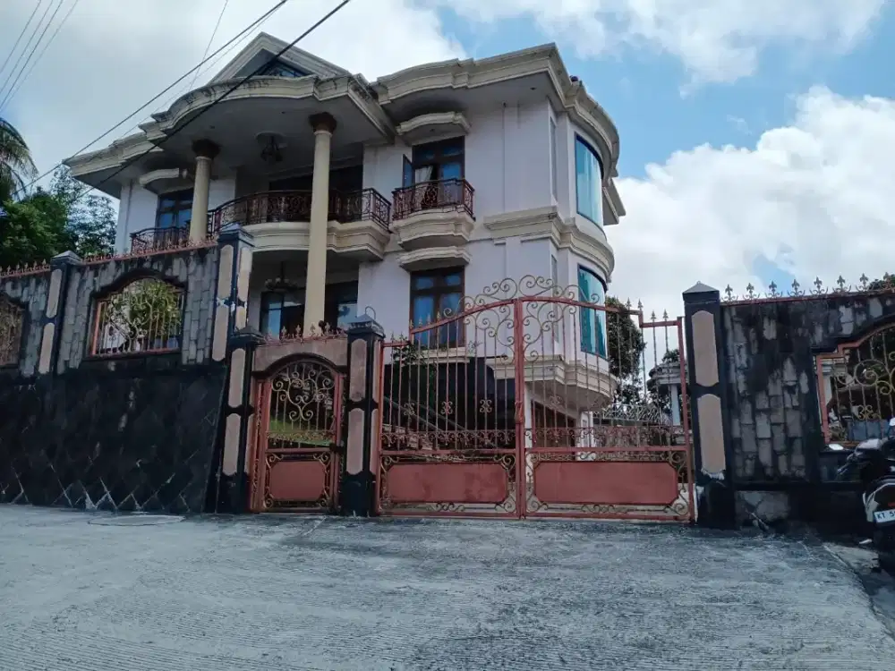 DI JUAL RUMAH MEWAH TENGAH KOTA 1500m