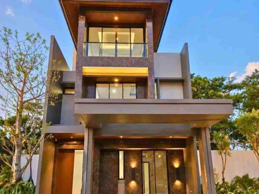 Rumah 3 Lantai mewah View Danau
