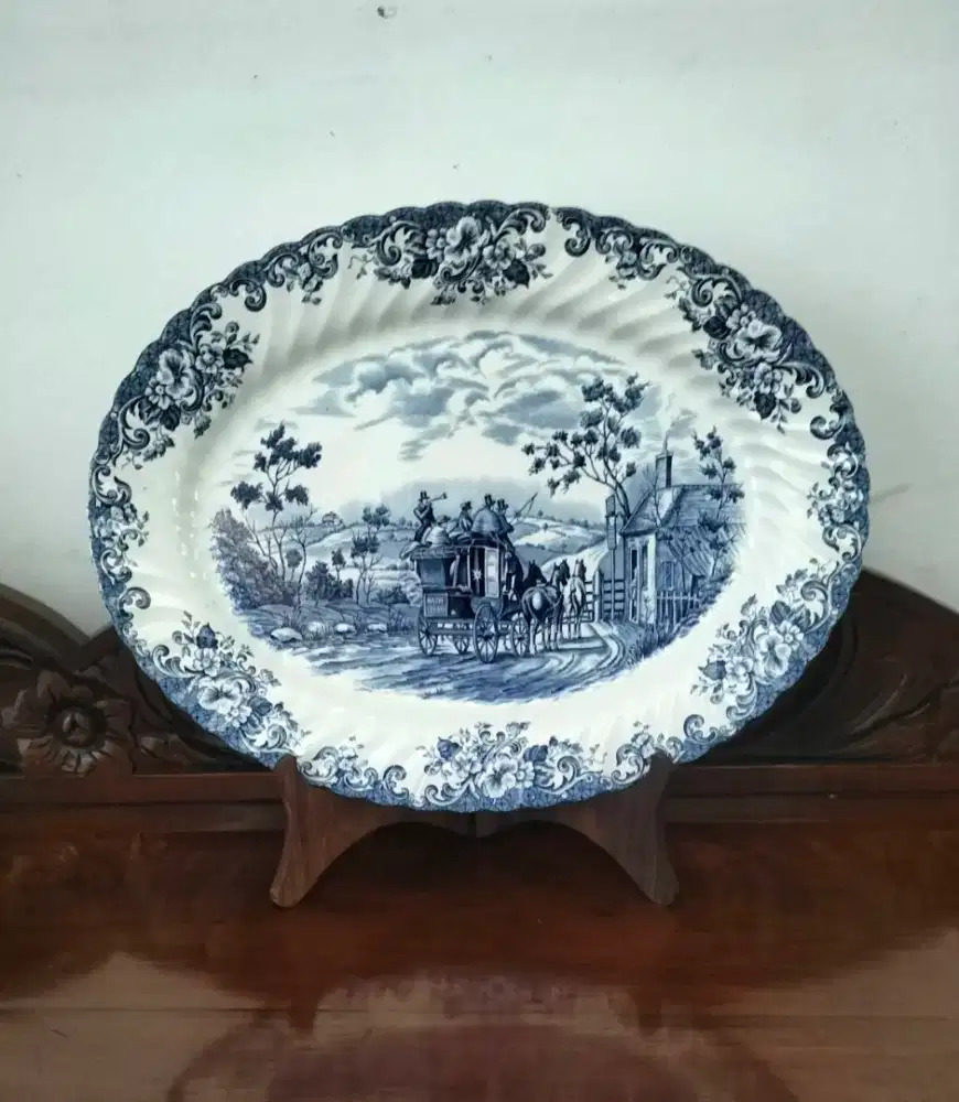 Piring oval. Made in England
