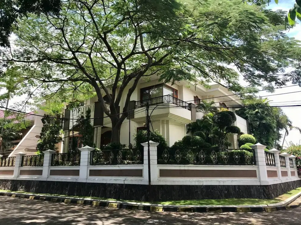 Rumah  mewah ex PRESDIR TBK
