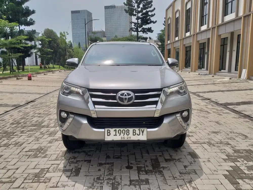 TOYOTA FORTUNER 2.4 G DIESEL AT 2019 SILVER
