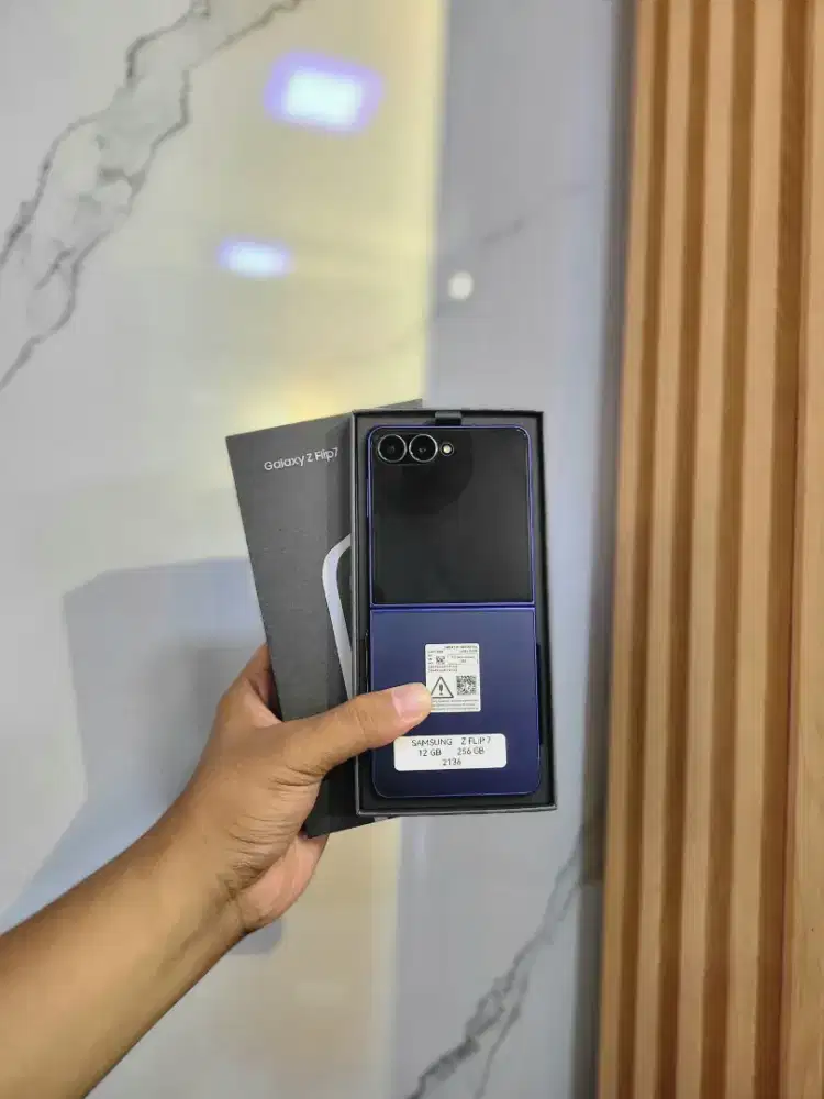SAMSUNG Z FLIP 7 12/256GB SEIN FULLSET ORIGINAL
