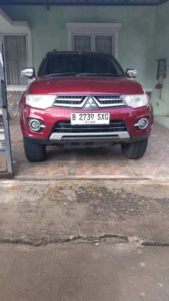 Mitsubishi Pajero Exceed 2014 Warna Merah Terawat