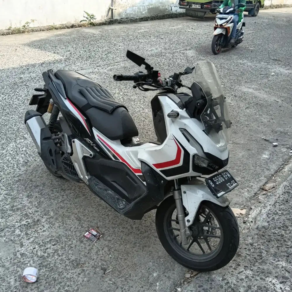 Dijual motor ADV 150 surat surat lengkap