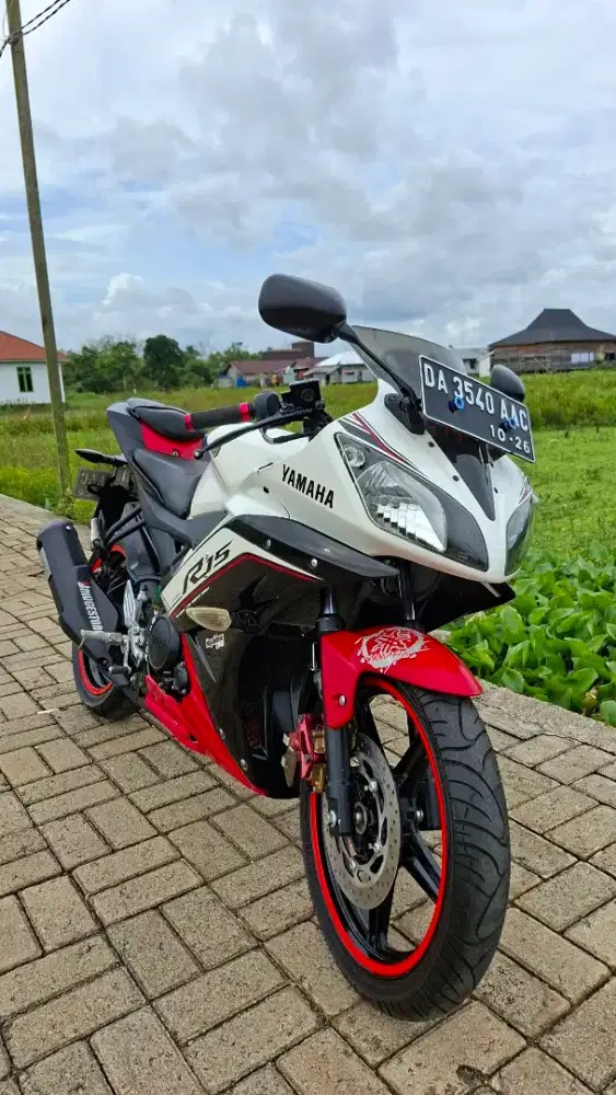 Jual yamaha r15 v2   tahun 2016 srt lngkp hidup