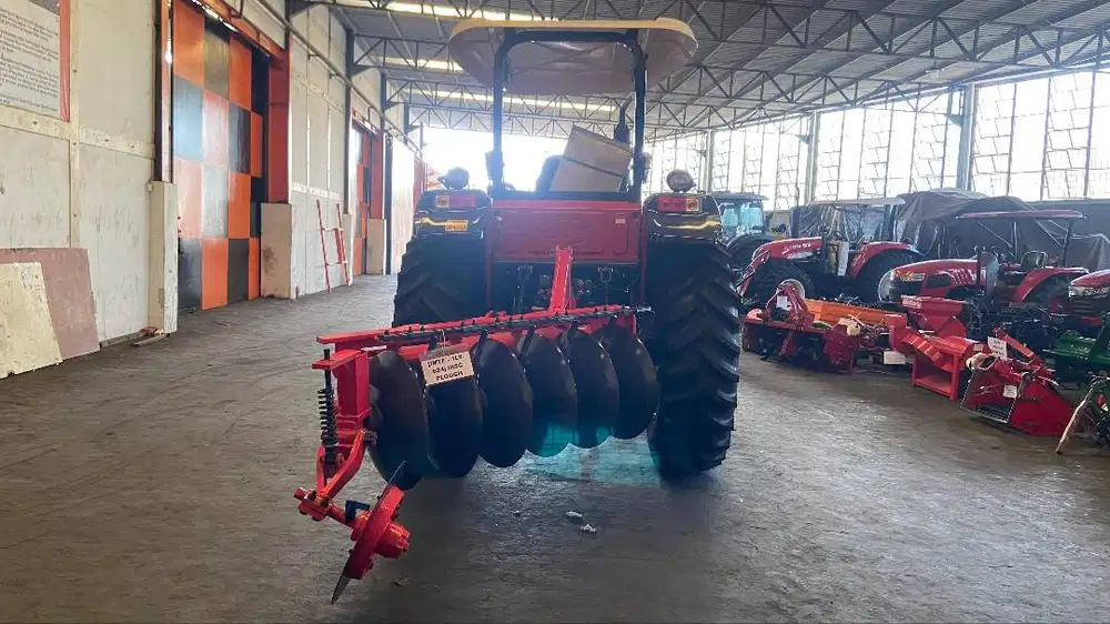 Traktor roda 4 besar 4WD 95 HP Merk YTO