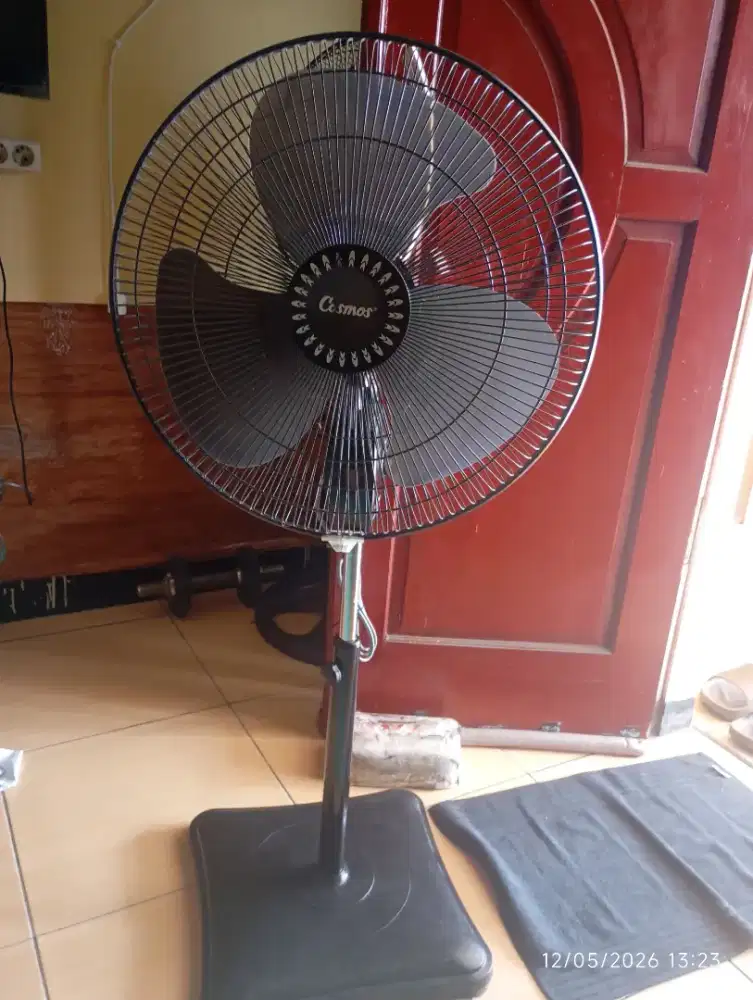 Kipas angin stand cosmos 16-sdb bekas