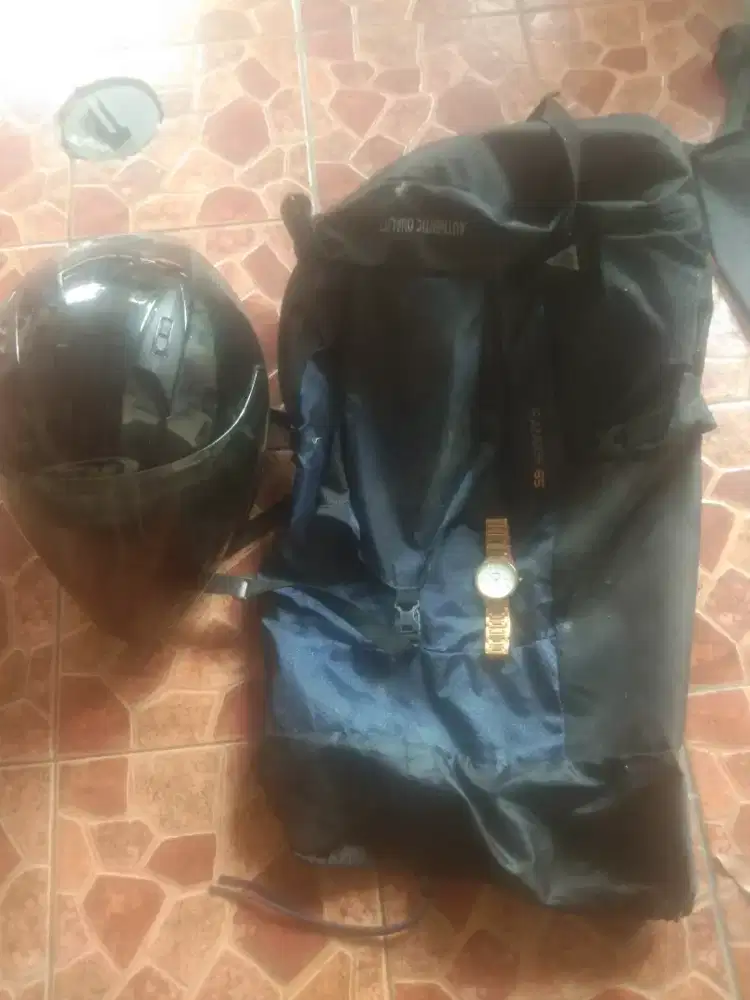 Helm GM(G1),jam tangan Dan tas ccamping